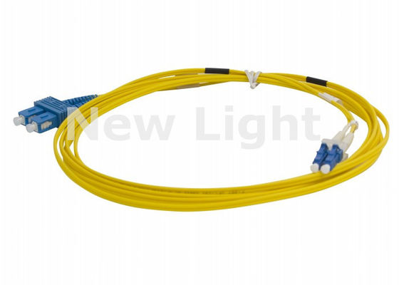 9/125μm مزدوج LC-SC سلك الألياف الضوئية 2.0mm PVC جاكيت اتصالات مستقرة